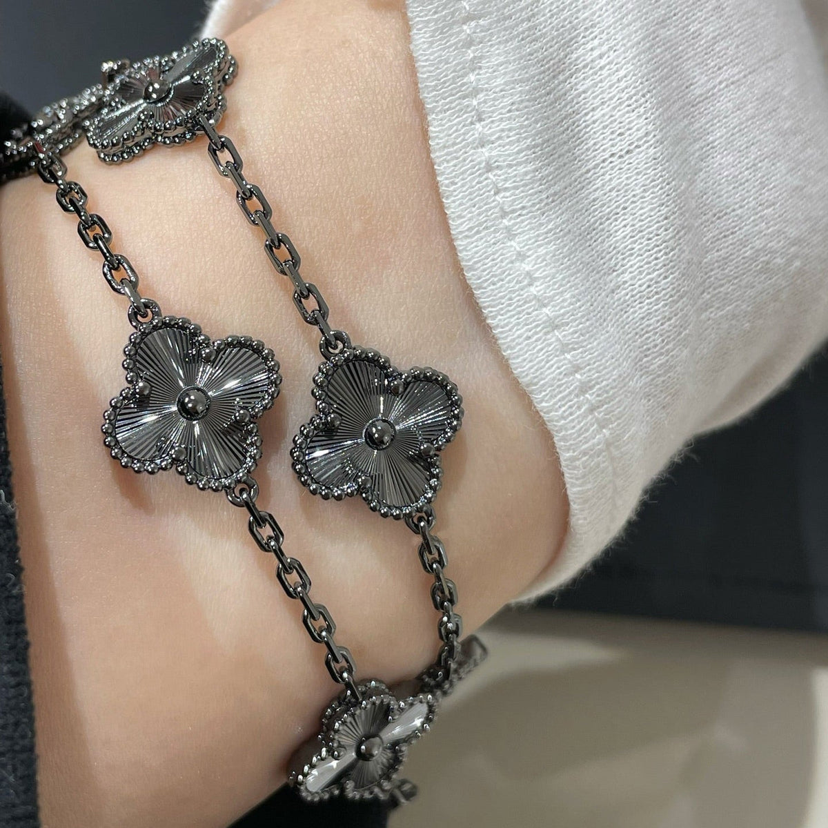 [Rani Jewelry JEWELRY]CLOVER 5 MOTIF BLACK BRACELET