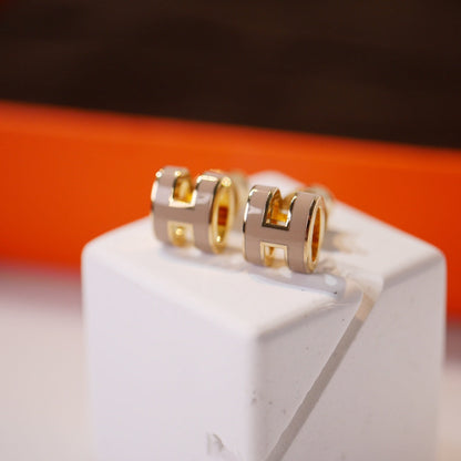 [Rani Jewelry]MINI POP H GOLD EARRINGS GREY
