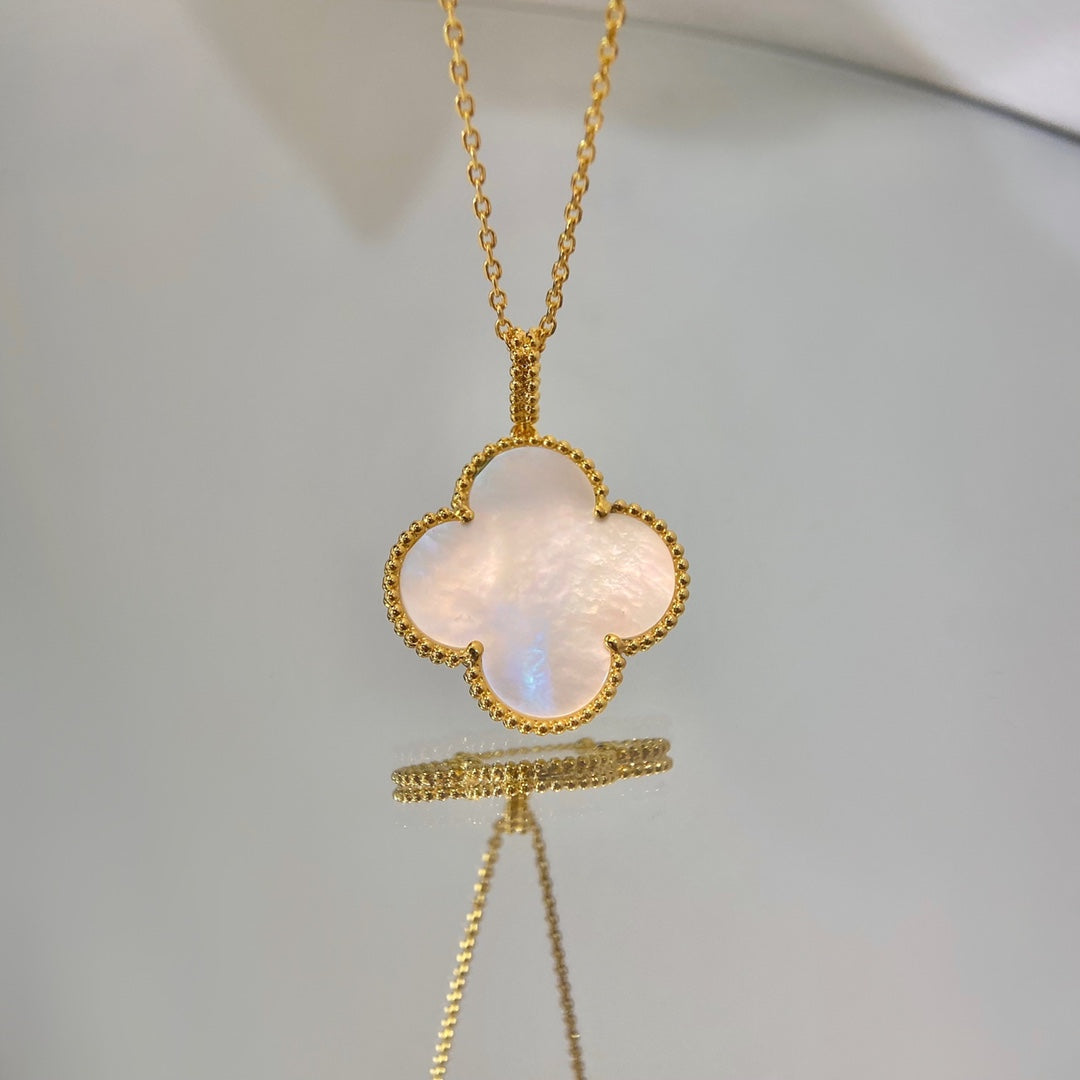 [Rani Jewelry]CLOVER 25MM MOP LARGE PENDANT NECKLACE