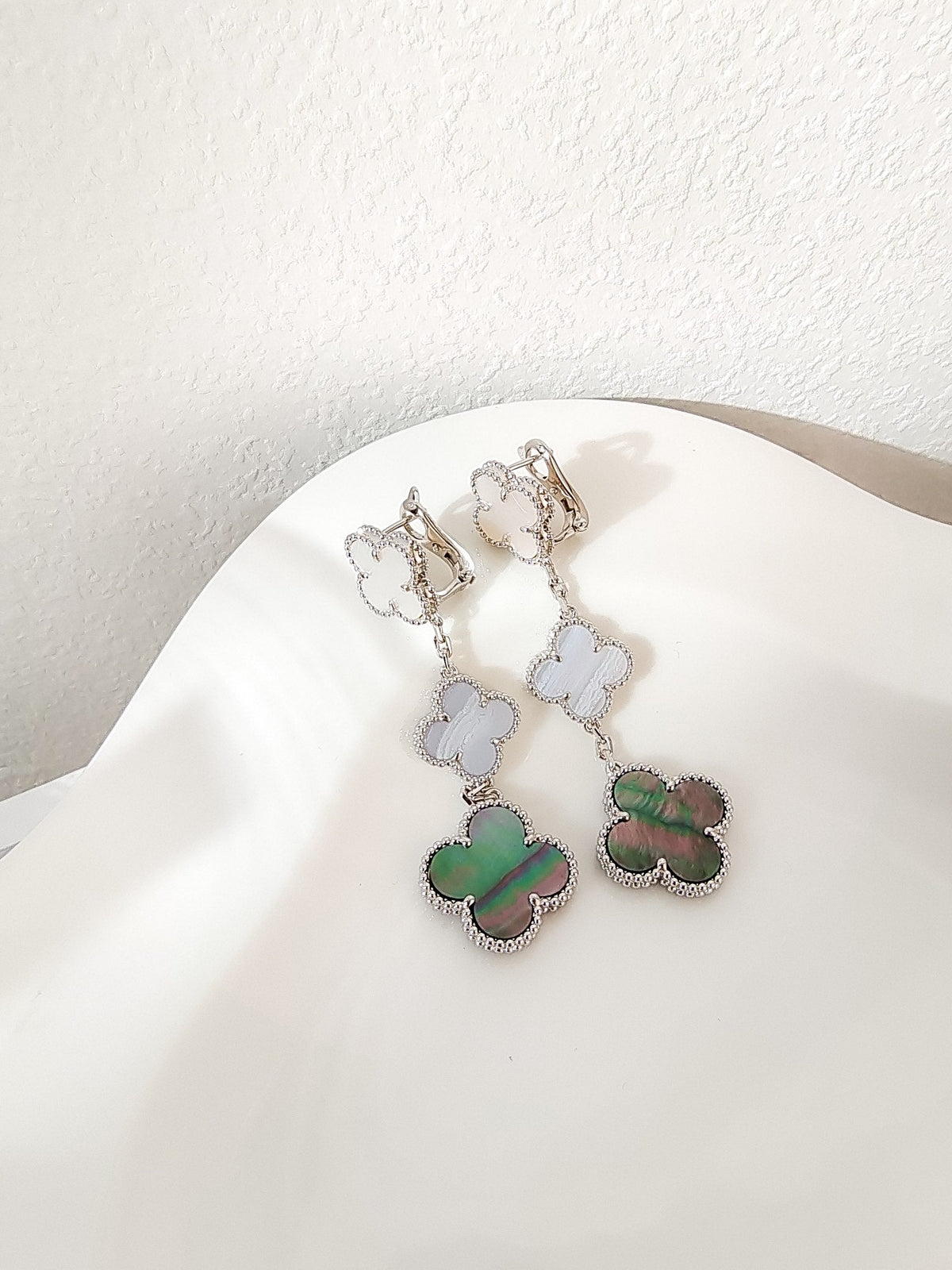 [Rani Jewelry]CLOVER 3 MOTIFS CHALCEDONY DARK MOP SILVER EARRINGS