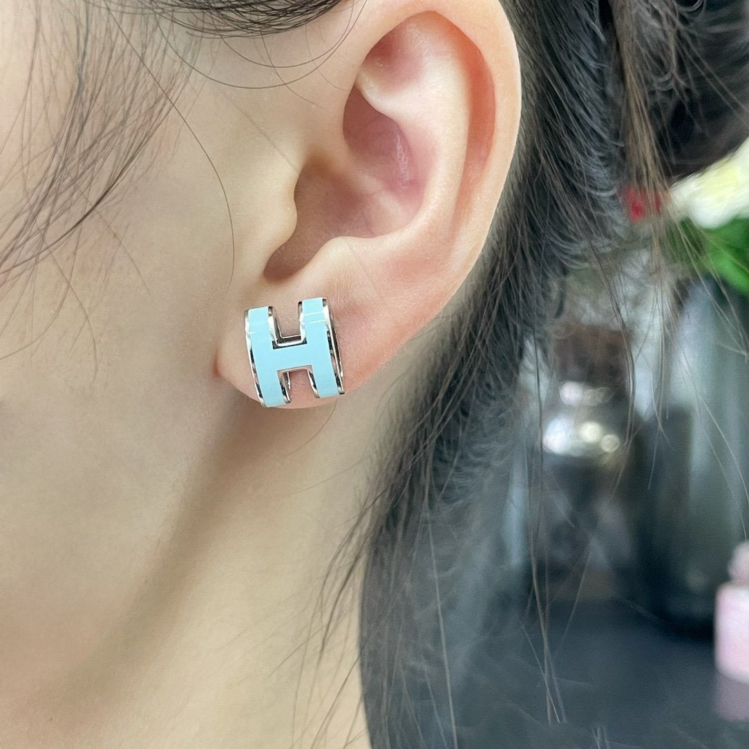 [Rani Jewelry]POP H SKY BLUE STUD EARRINGS