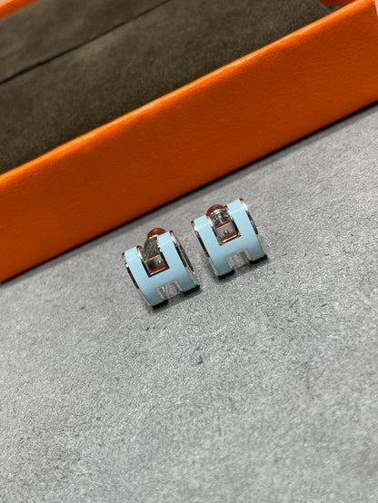 [Rani Jewelry]POP H SKY BLUE STUD EARRINGS