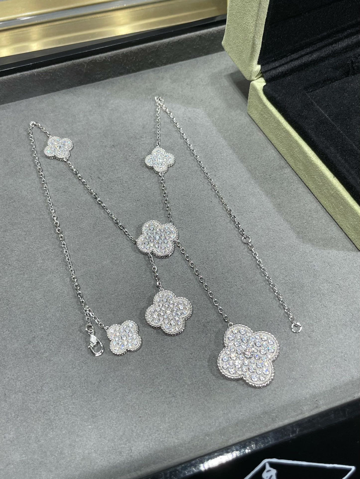 [Rani Jewelry]CLOVER 6 MOTIF DIAMOND PAVED NECKLACE