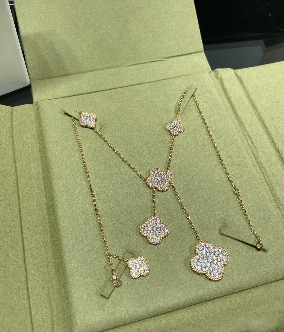 [Rani Jewelry]CLOVER 6 MOTIF DIAMOND PAVED NECKLACE