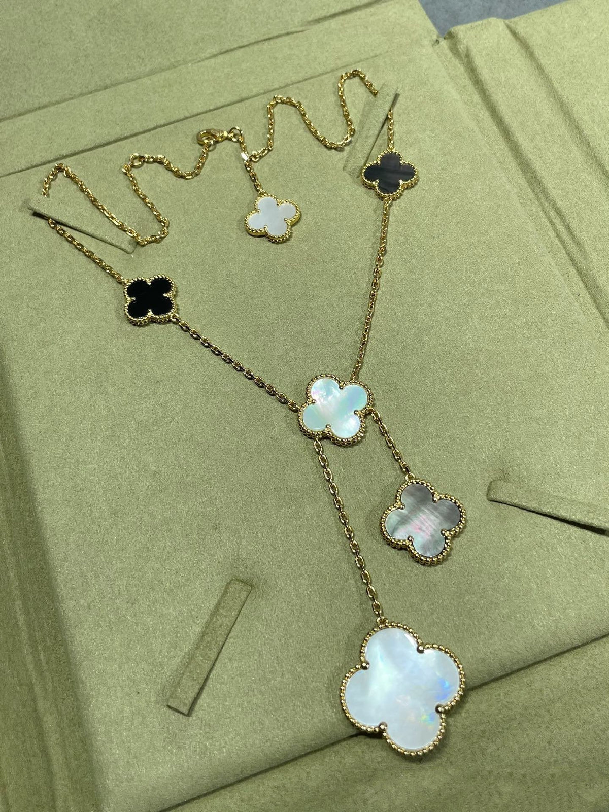 [Rani Jewelry]CLOVER 6 MOTIF MOP ONYX GOLD NECKLACE