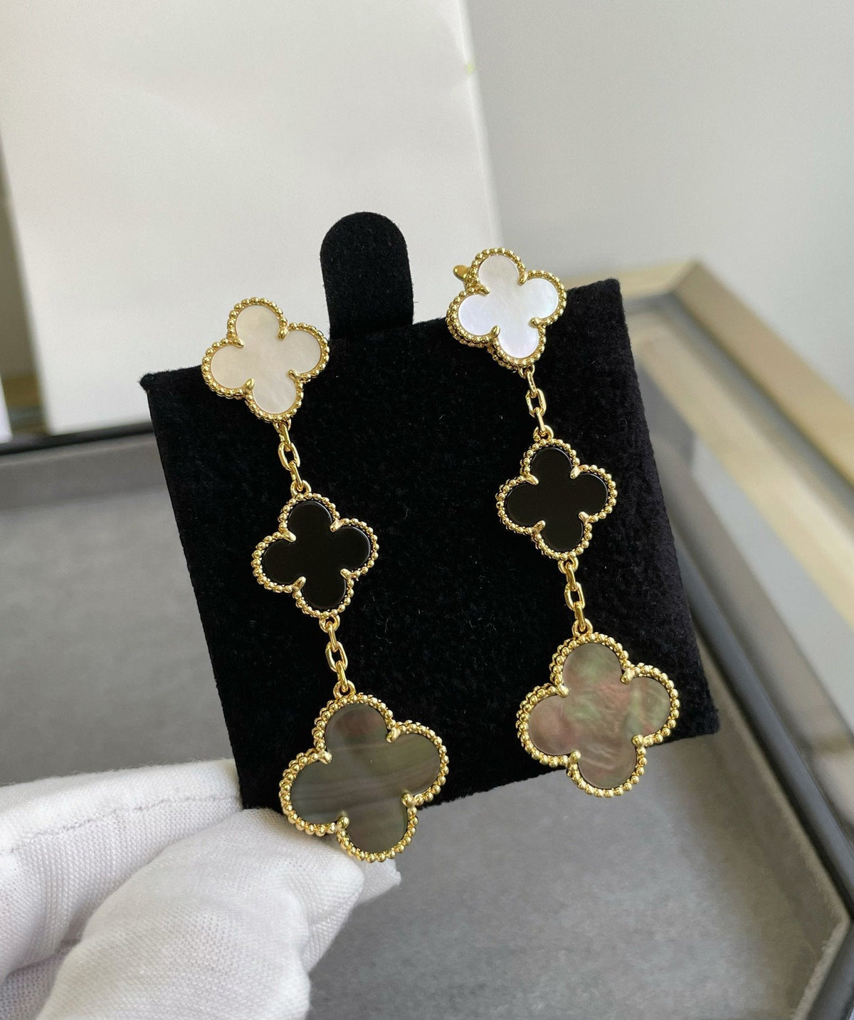 [Rani Jewelry]CLOVER 3 MOTIF MOP ONYX DARK MOP PINK GOLD EARRINGS