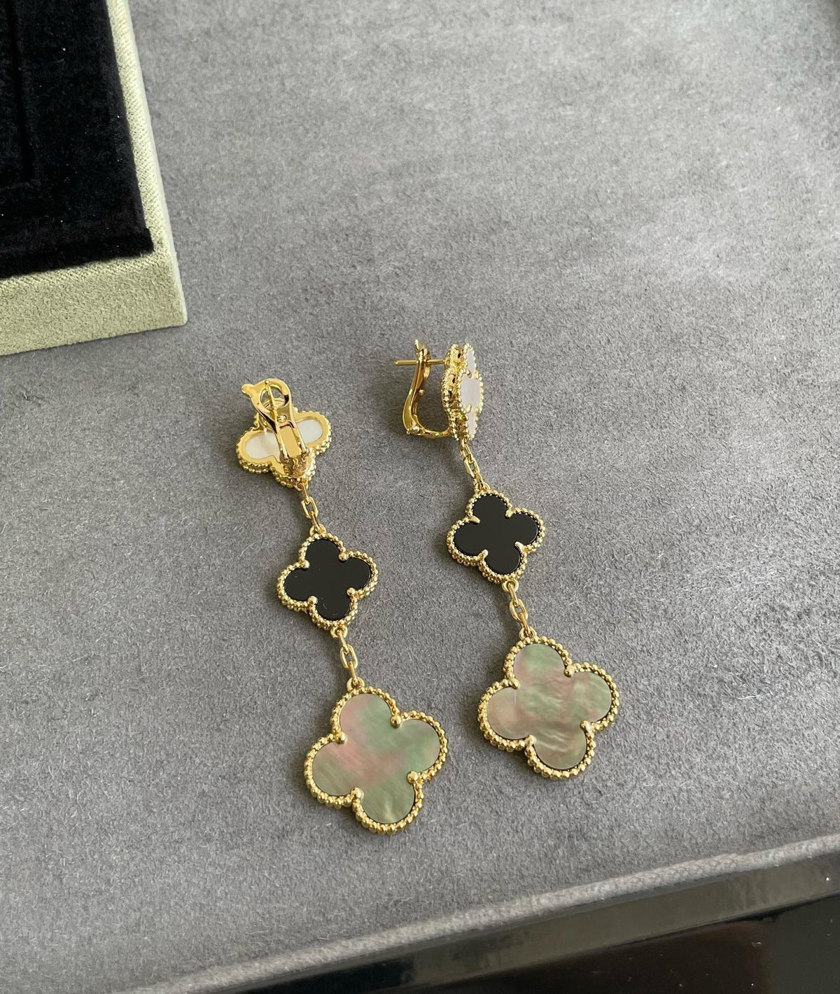 [Rani Jewelry]CLOVER 3 MOTIF MOP ONYX DARK MOP PINK GOLD EARRINGS