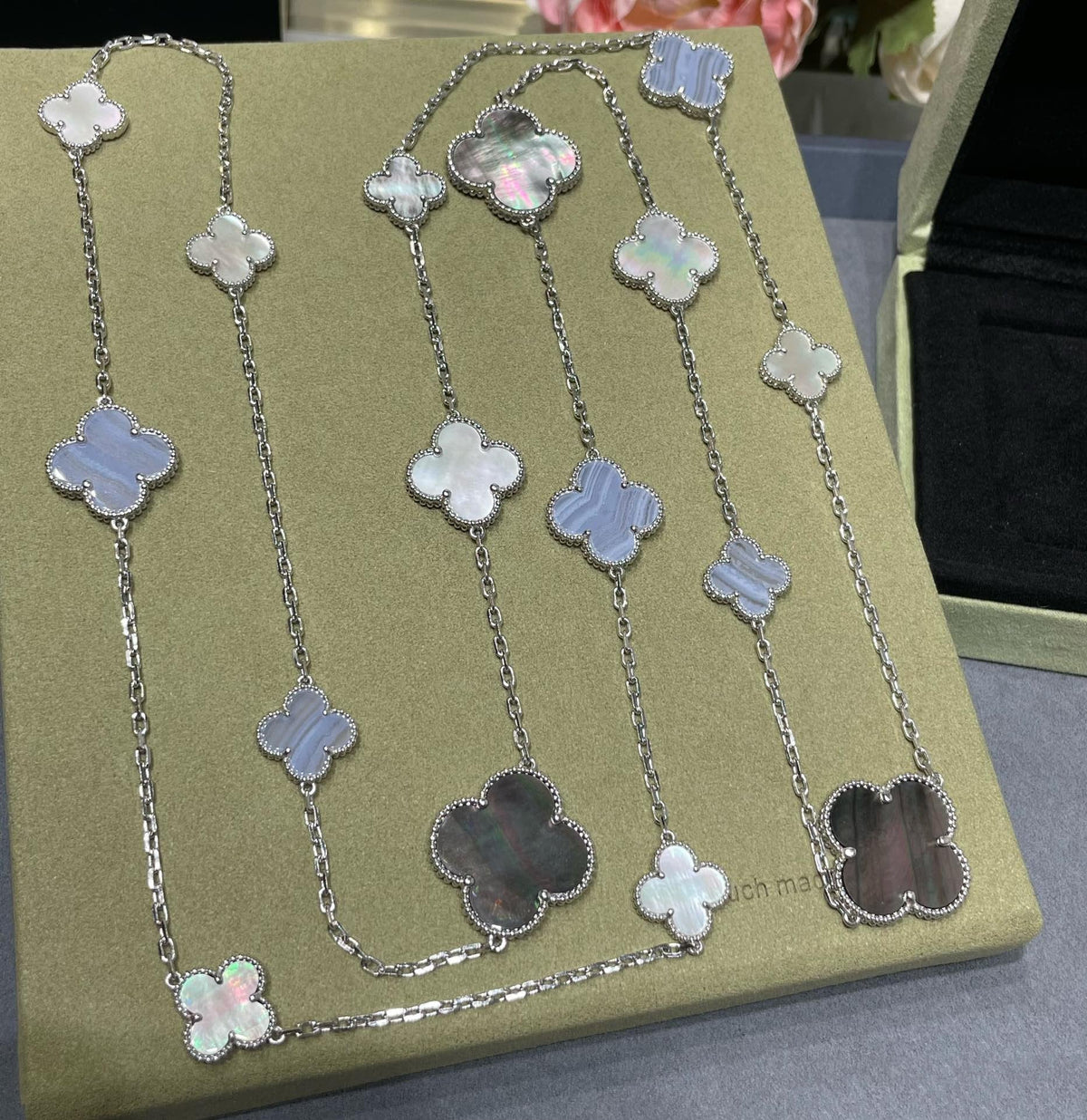 [Rani Jewelry]CLOVER 16 MOTIF CHALCEDONY MOP SILVER NECKLACE