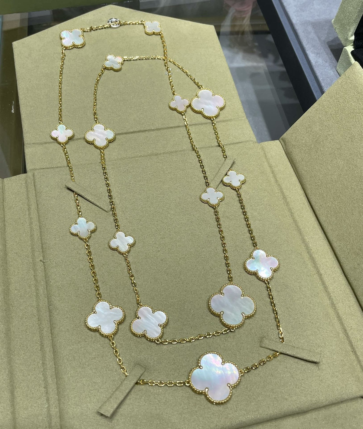 [Rani Jewelry]CLOVER 16 MOTIF WHITE MOP GOLD NECKLACE