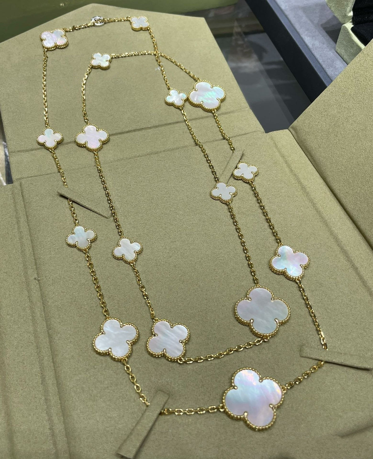 [Rani Jewelry]CLOVER 16 MOTIF WHITE MOP GOLD NECKLACE