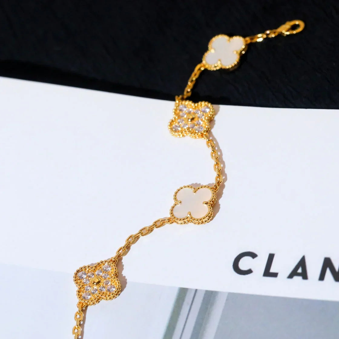 [Rani Jewelry]CLOVER WHITE PEARL MOP 5 MOTIF BRACELET COLLECTION