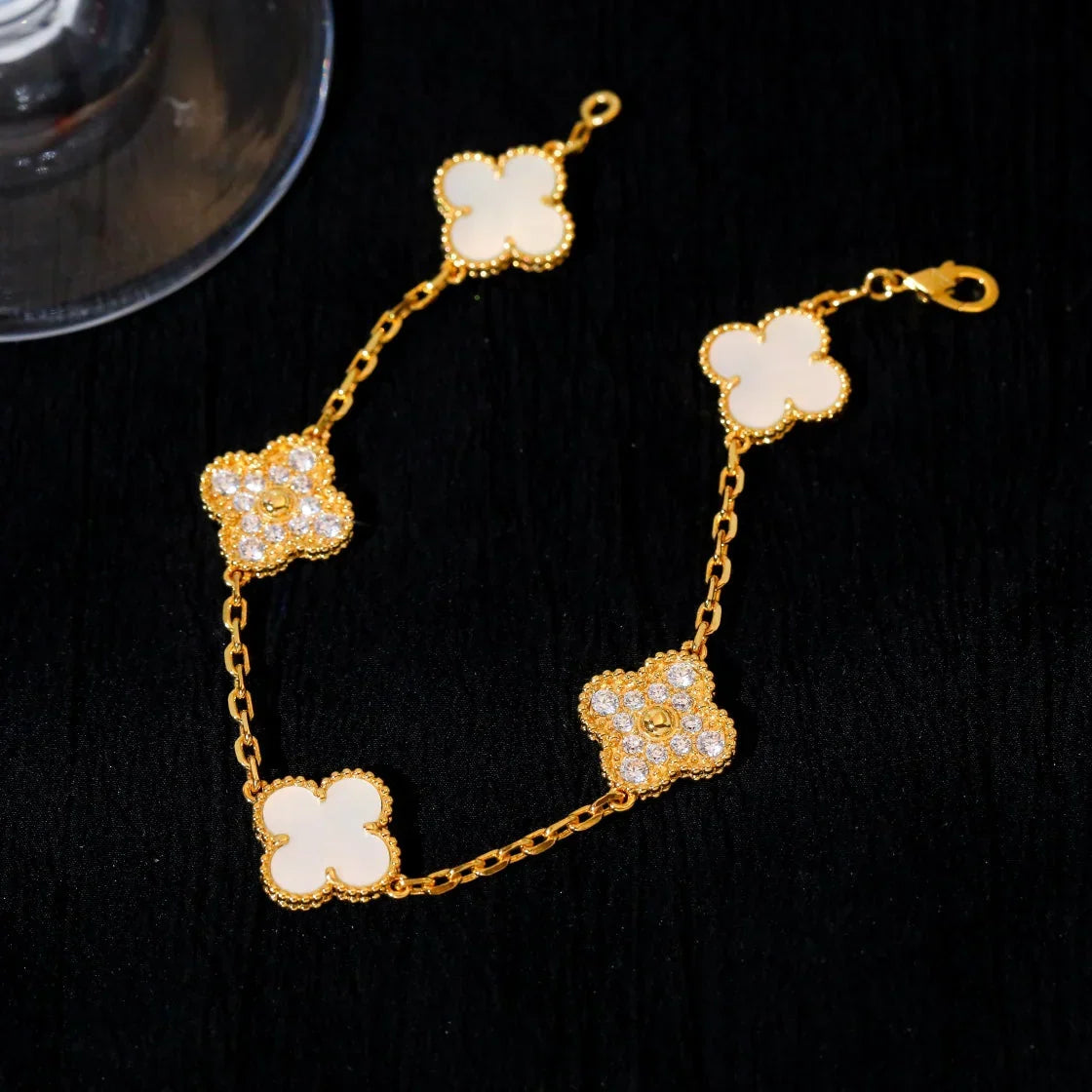 [Rani Jewelry]CLOVER WHITE PEARL MOP 5 MOTIF BRACELET COLLECTION