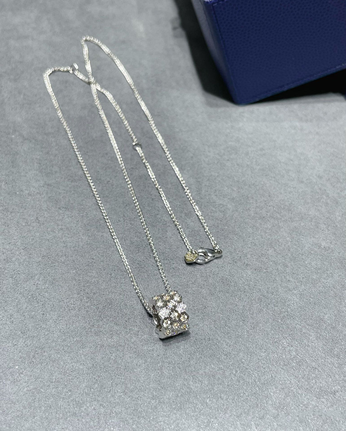 [Rani Jewelry]BEE LOVE DIAMOND PAVED 3 ROW NECKLACE