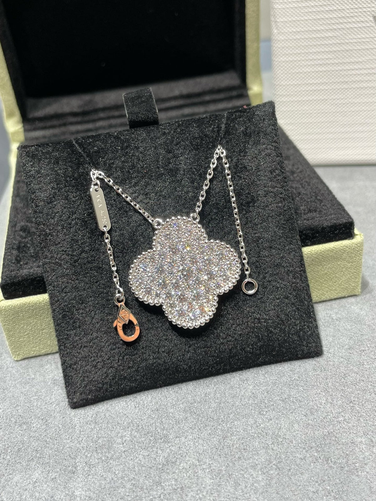 [Rani Jewelry]CLOVER 25MM LARGE PENDANT DIAMOND PAVED SILVER NECKLACE