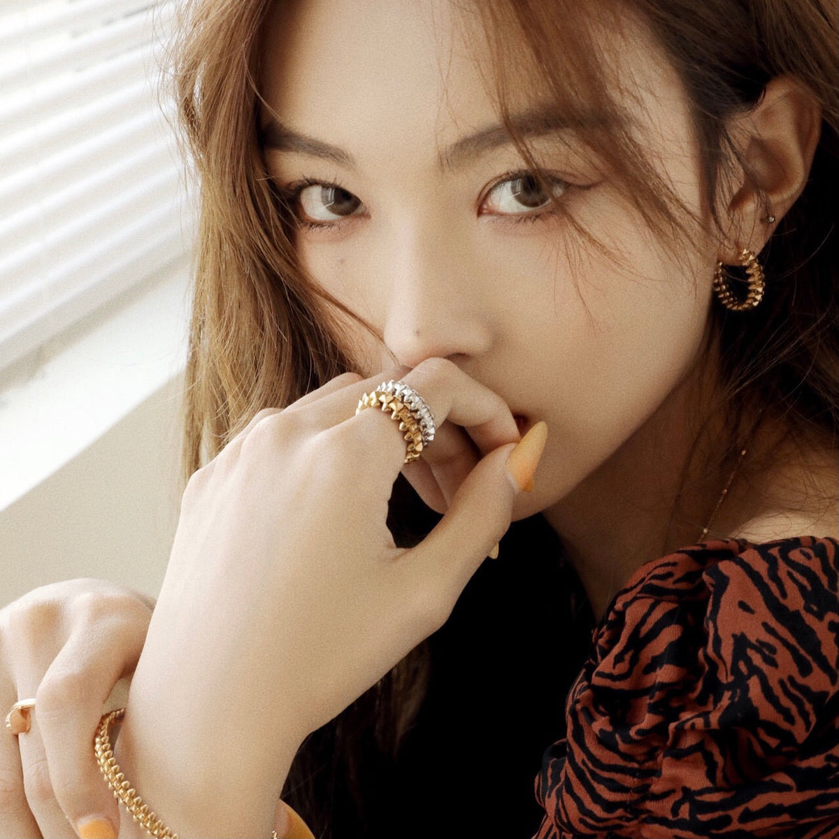 [Rani Jewelry] CLASH SMALL HOOP EARRINGS