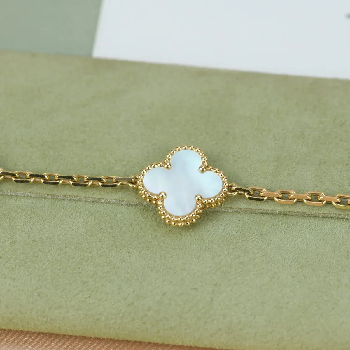 [Rani Jewelry]CLOVER WHITE PEARL MOP 5 MOTIF BRACELET COLLECTION