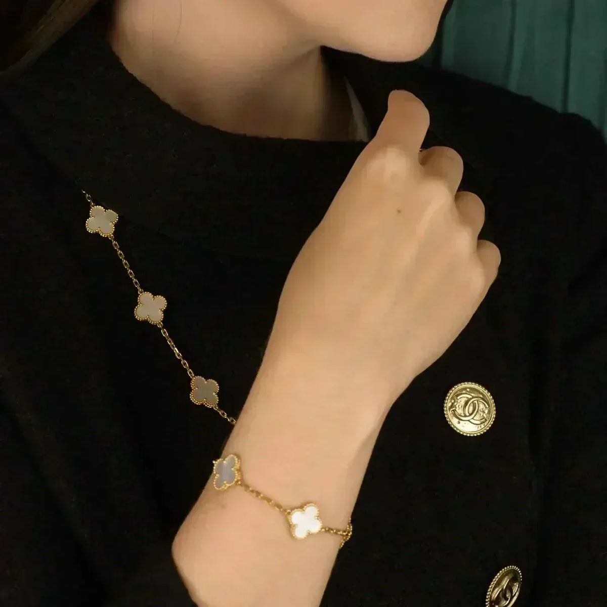 [Rani Jewelry]CLOVER WHITE PEARL MOP 5 MOTIF BRACELET COLLECTION
