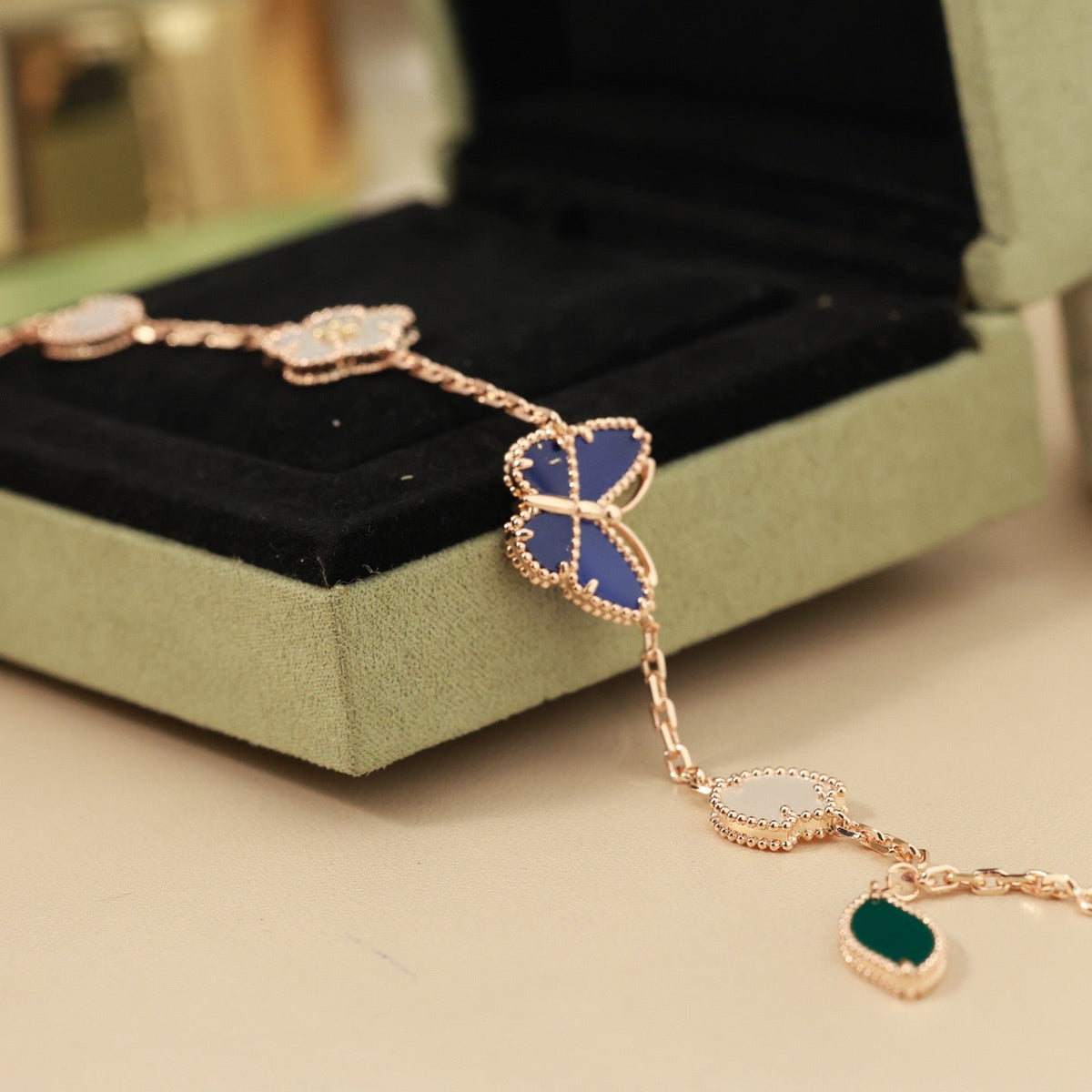 [Rani Jewelry]LUCKY SPRING BUTTERFLY 5 MOTIF BRACELET