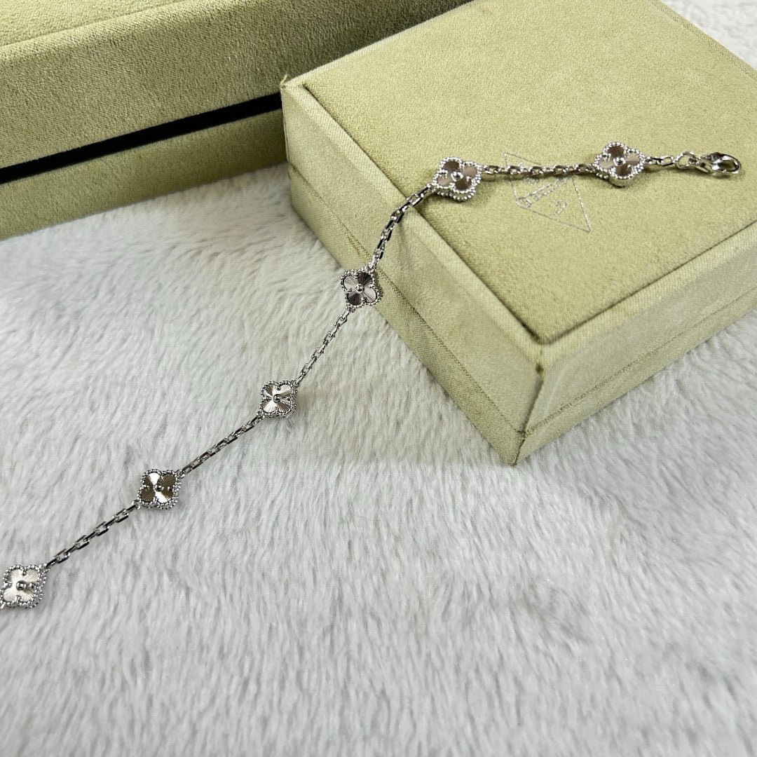 [Rani Jewelry]CLOVER 6 MOTIF DIAMOND BRACELET