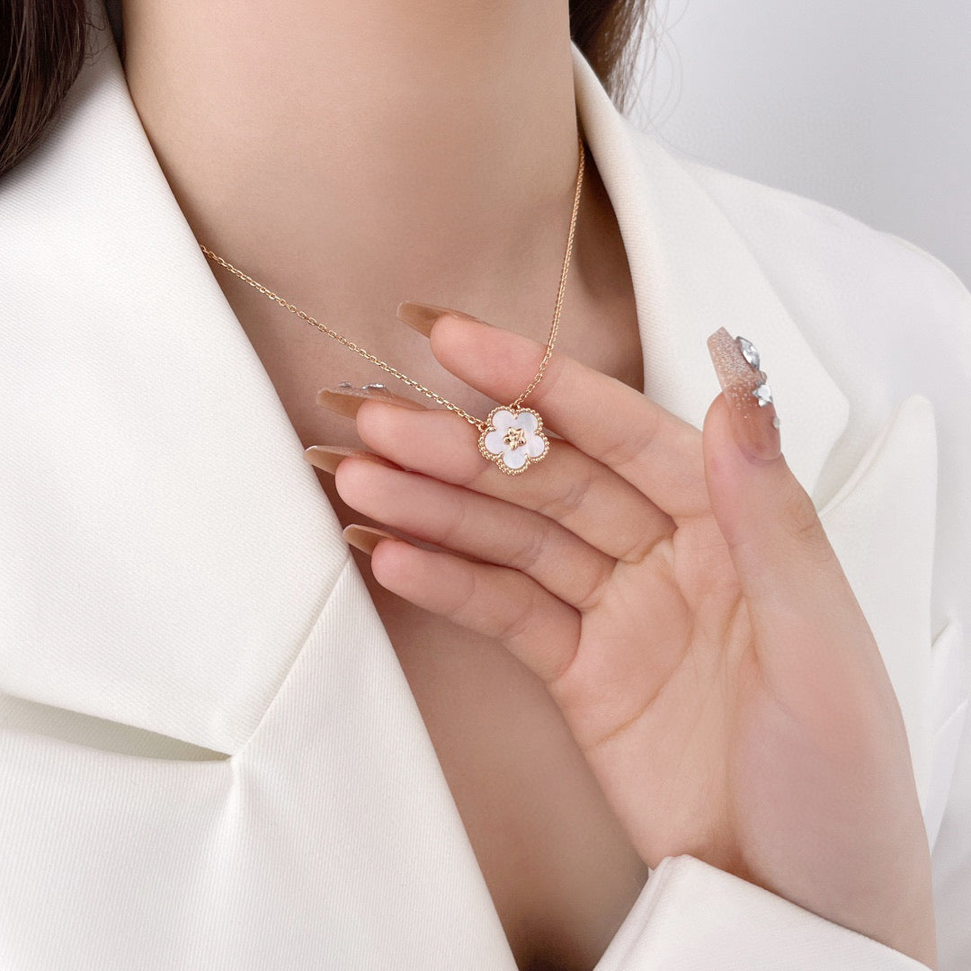 [Rani Jewelry]LUCKY  WHITE MOP  PLUM BLOSSOM NECKLACE