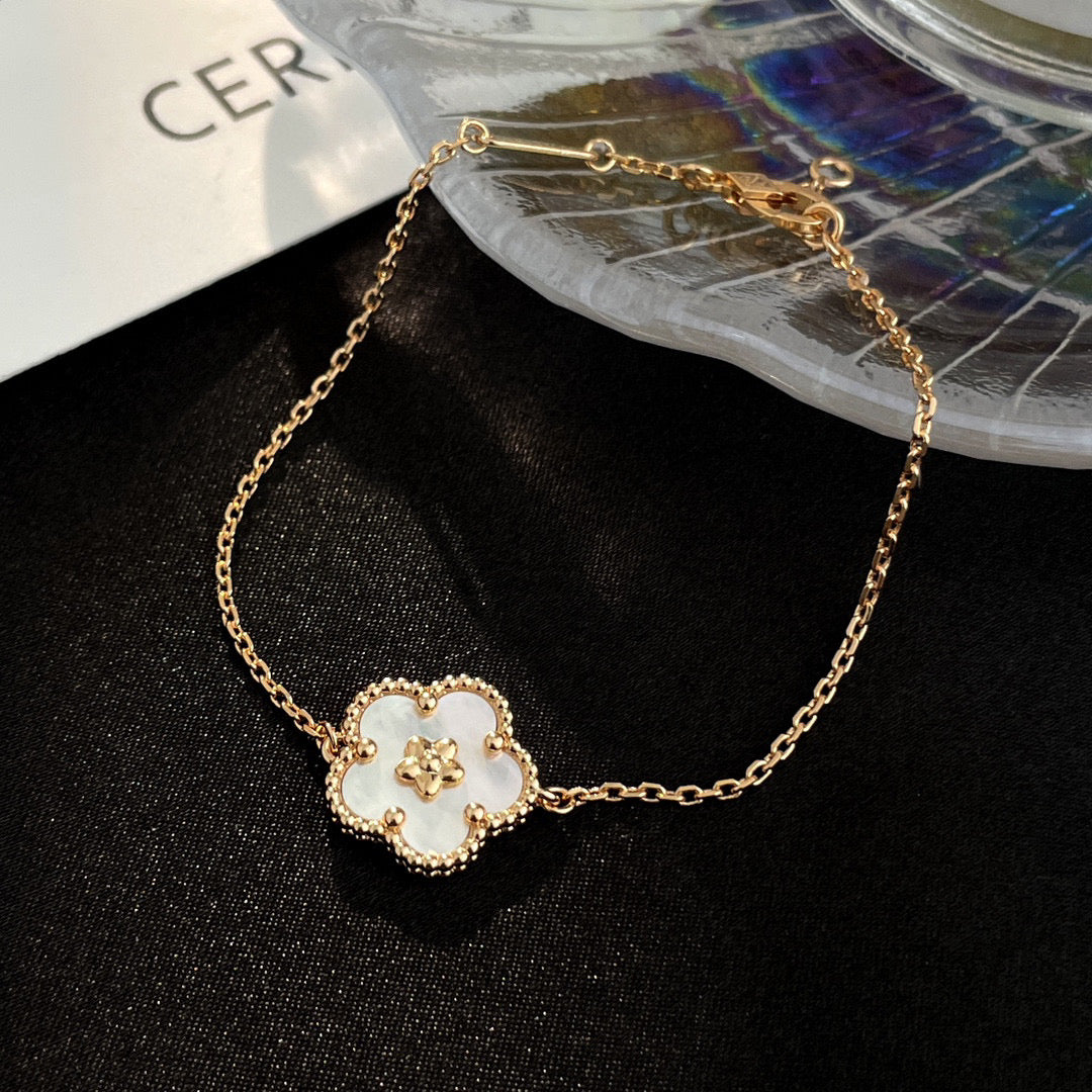 [Rani Jewelry]LUCKY WHITE MOP PLUM BLOSSOM  BRACELET