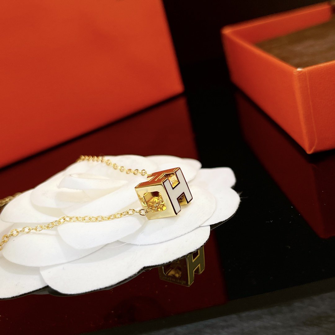 [Rani Jewelry]H WHITE SQUARE GOLD NECKLACE