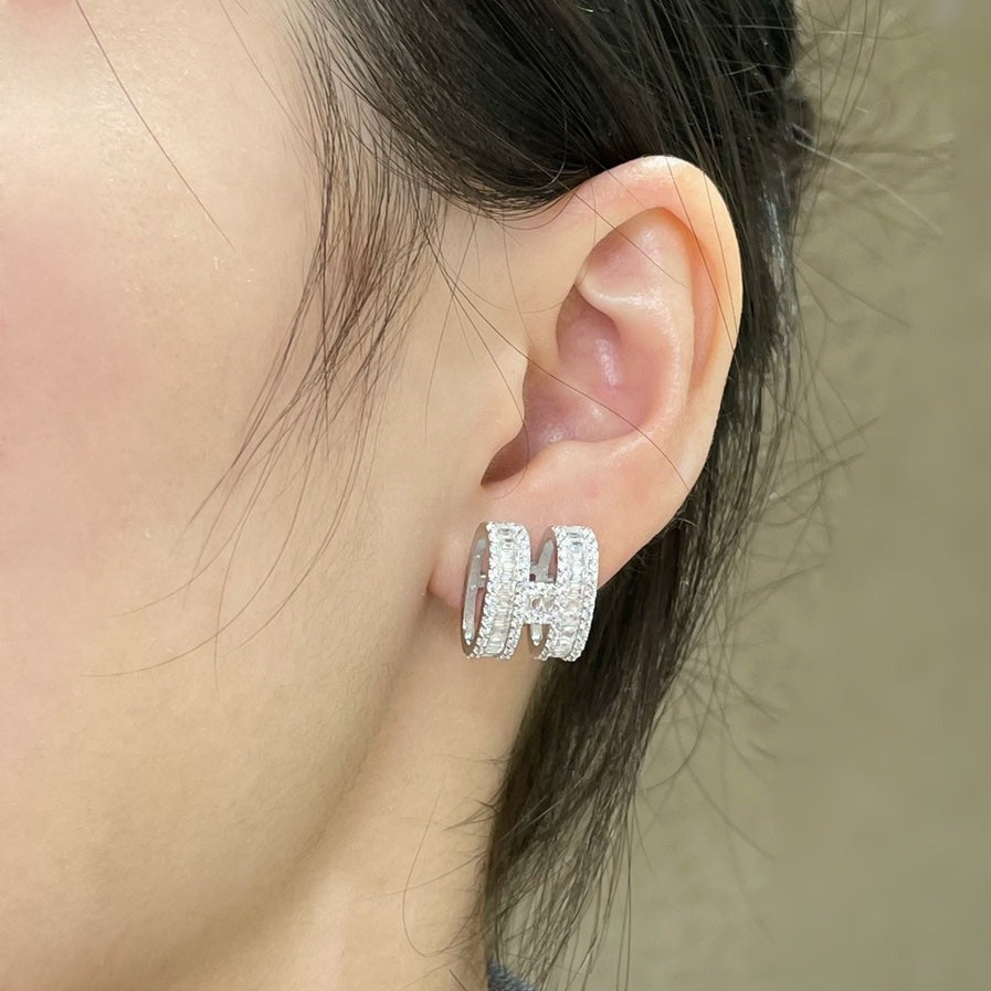 [Rani Jewelry]H STUD EARRINGS WITH SILVER DIAMONDS