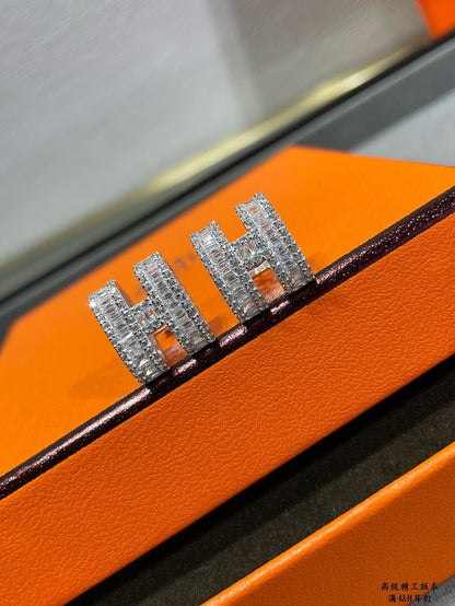 [Rani Jewelry]H STUD EARRINGS WITH SILVER DIAMONDS