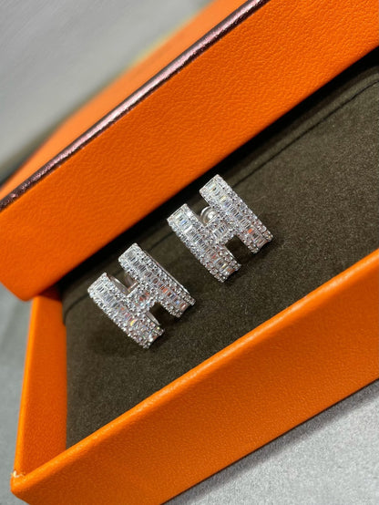 [Rani Jewelry]H STUD EARRINGS WITH SILVER DIAMONDS