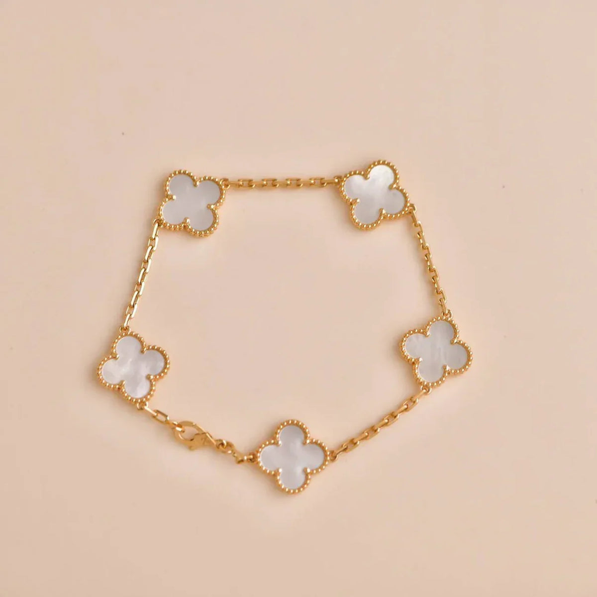 [Rani Jewelry]CLOVER WHITE PEARL MOP 5 MOTIF BRACELET COLLECTION